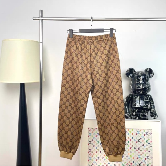 🚩steal authentic Gucci Tan Monogram Joggers - Picture 2 of 4